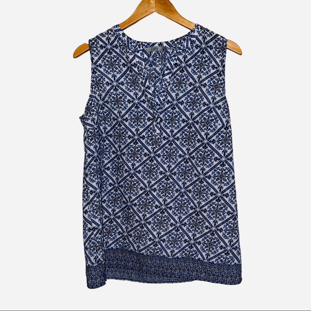 Dalia Women’s Blue & White V Neck 1 Button Sleeveless Top Blouse Size Medium